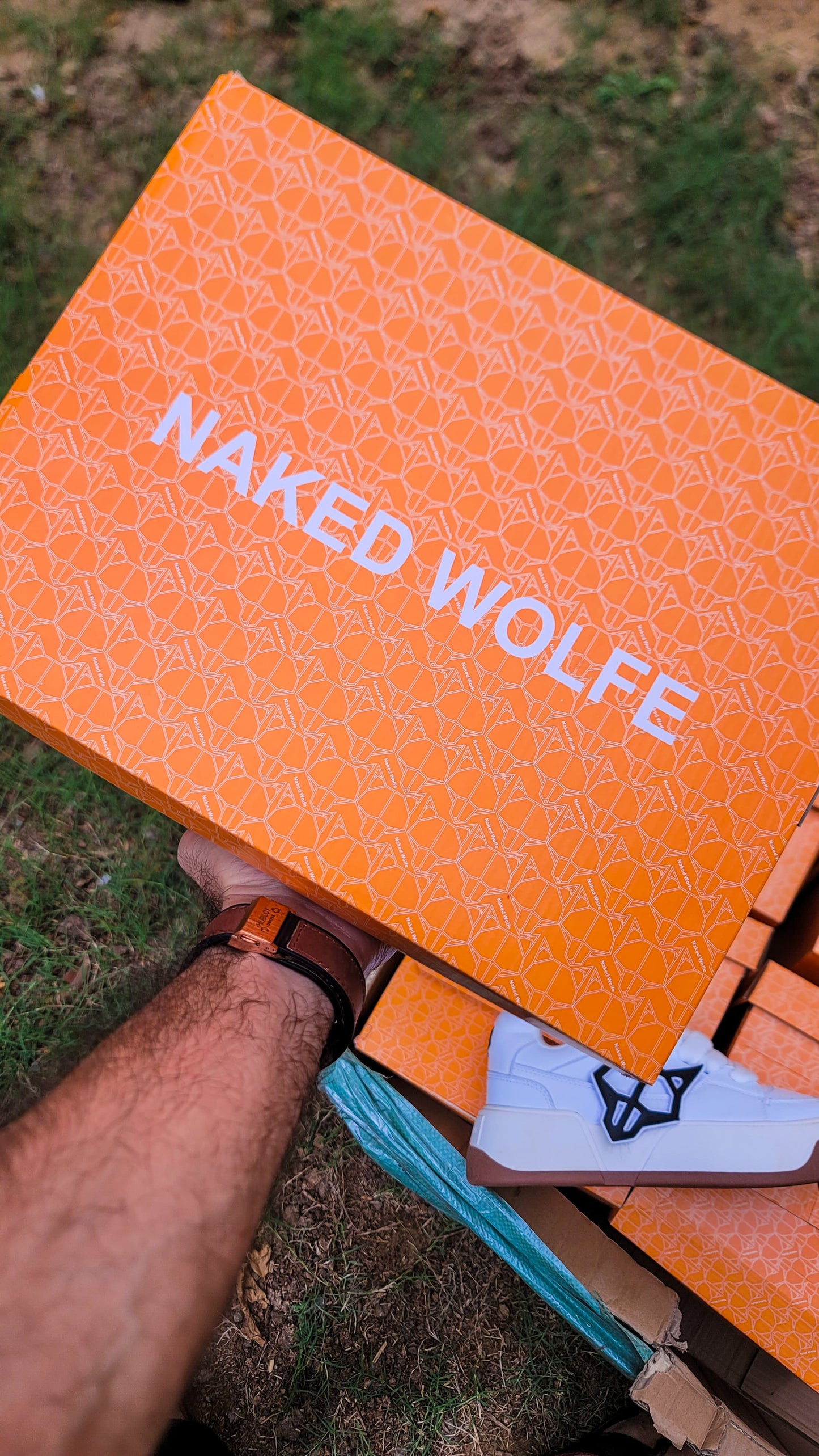 nakedwolfe-luxury-sneaker-thicksole-wolfe-box